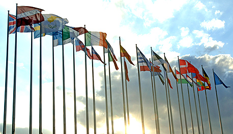 דגלי מדינות האיחוד האירופי, צילום: בלומברג