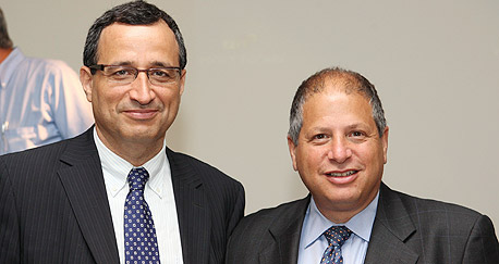 פיטר ברייטסטון (מימין) ואילן בק