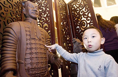 חייל טרקוטה משוקולד בפארק World Chocolate Wonderland  בבייג'ינג