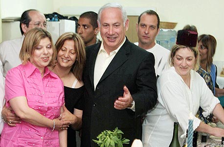ליליאן פרץ בין בני הזוג נתניהו בימים טובים יותר