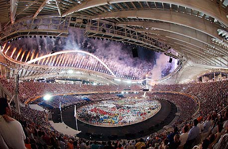 רגע השיא של העשור, טקס פתיחת אולימפיאדת אתונה ב-2004. מתקני הספורט יועמדו למכירה, צילום: בלומברג