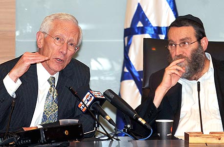 סטנלי פישר נגיד בנק ישראל וח"כ משה גפני יו"ר ועדת הכספים, צילום: גיא אסייאג