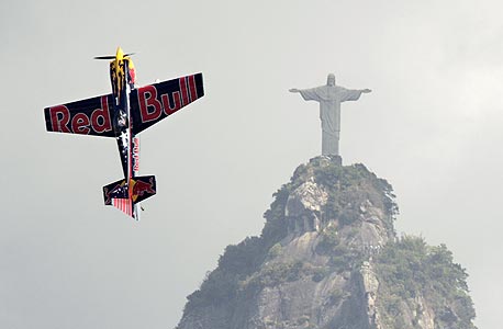 שני צלבים בשמי ריו דה ז'נרו. המארגנים בוחרים באתרים עוצרי נשימה