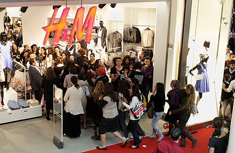 יוצאת מהקניונים: H&amp;M פותחת חנות ראשונה במרכז ביג בנצרת