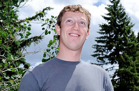 מנכ&quot;ל פייסבוק: נכניס השנה יותר ממיליארד דולר