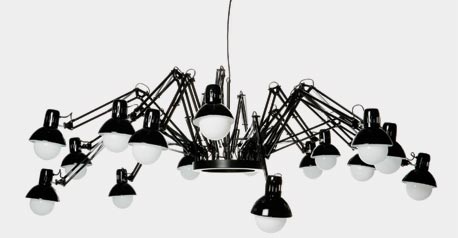 קרני תכלת אלקבס. שנדליר "העכביש" של רון גלעד 