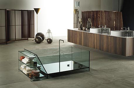 בופי. אמבטיה מזכוכית של המעצב פיירו ליסוני