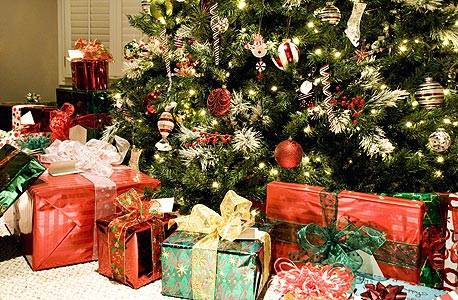 הפקק של חג המולד משתחרר: משלוחי UPS ופדקס יצאו לדרך