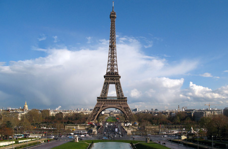 מגדל אייפל בפריז. לא צריך למהר מאטרקציה לאטרקציה, צילום: shutterstock
