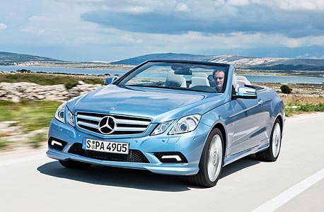 מערכת מיוחדת שומרת על הנהג מפני רוח גם כשהגג פתוח מערכת מיוחדת שומרת על הנהג מפני רוח גם כשהגג פתוח