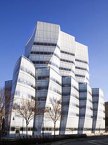 בניין IAC בניו יורק. מראה לבן, מודרני ונקי, צילום: בלומברג