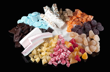 מגוון ממתקים שמייצרת אסטלה מושקוביץ בלפר