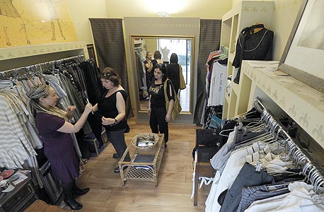 בוטיק בורדו, התות 6. בוטיק לבגדי מעצבים לנשים וליין אישי של בעלת החנות, צילום: גיא אסיאג