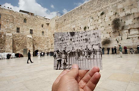 1967, הכותל, ירושלים. כולם נסעו לראות את הכותל אחרי המלחמה, צילום: עמית שעל
