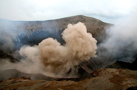 התפרצות הר געש באיסלנד גרמה לשיבושי תעופה באירופה