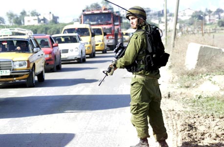 אפליקציית דורוב נוויגייטור מסייעת לפלסטינים להימנע מפקקי המחסומים ולעקוף את ההתנחלויות, צילום: דני סולומון