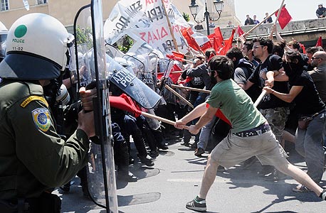 הפגנה באתונה, היום. "ההיקף האמיתי של הבעיה חמור הרבה יותר ממה שחושבים", צילום: אי פי אי