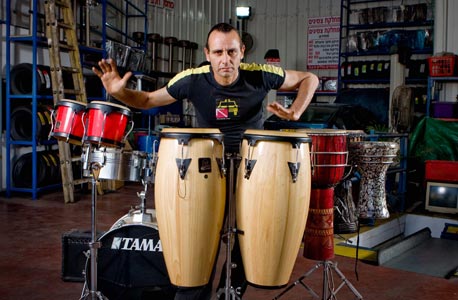 סעדה. מנגן בלהקה כמה פעמים בשבוע