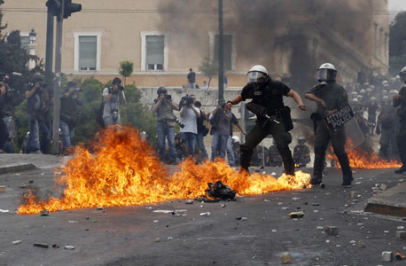 הפגנות באתונה, צילום: בלומברג