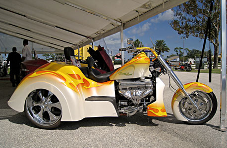 "לא תצטרכו ויאגרה כשיש לכם V8 בין הרגליים"