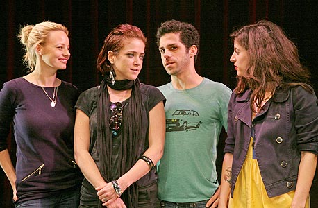 לילה לא שקט בקאמרי. אפרת גוש, עידו מוסרי, מיי פיינגולד ויעל בר זוהר