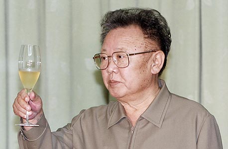 קים ג'ונג איל, מנהיג צפון קוריאה. אינסוף כוח נהפך לאינסוף טירוף 