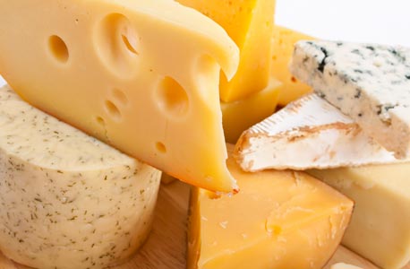גבינות. מחירן באריזה יהיה נמוך ב-30% מהמחיר כיום