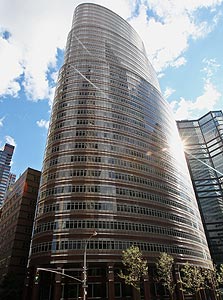 בניין הליפסטיק בניו יורק. "בן-דב עשה נכון כשמכר"