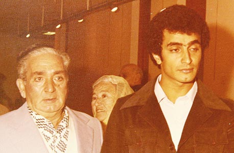 1966. מאיר אוזן עם אביו מיכאל בחתונתו השנייה בקיבוץ יגור