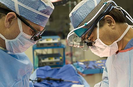 Surgeons (Illustration). Photo: Shutterstock Surgeons (Illustration). Photo: Shutterstock