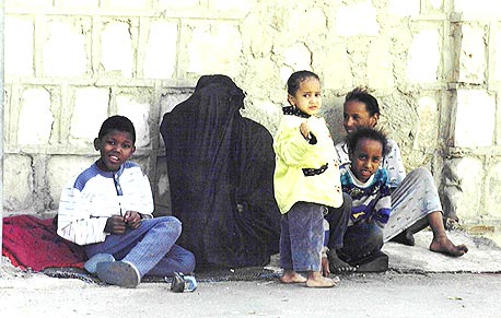 משפחה סעודית טיפוסית (האם היא הגוש השחור), צילום: בלומברג