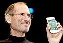 מנכ"ל אפל סטיב ג'ובס מציג את אייפון 4, צילום: בלומברג