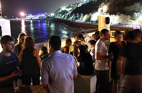 קרלטון על הים, תל אביב. למי: לבליינים מעודכנים