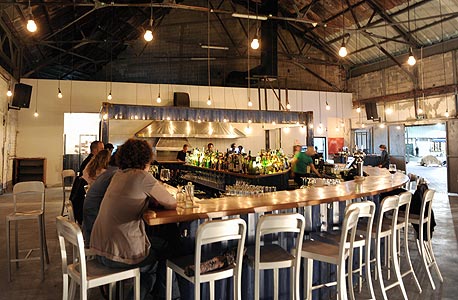 הקונטיינר, יפו. למי: לאוהבים לראות (אמנות) ולהיראות