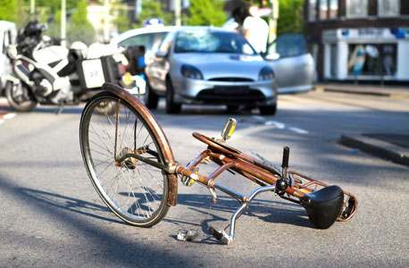 צעיר חזר מבילוי ודרס למוות שני רוכבי אופניים
