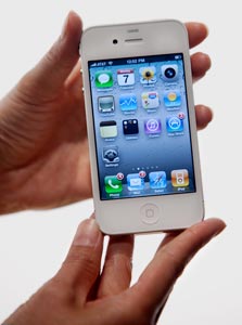 אייפון 4. השמאליים זועמים, צילום: בלומברג