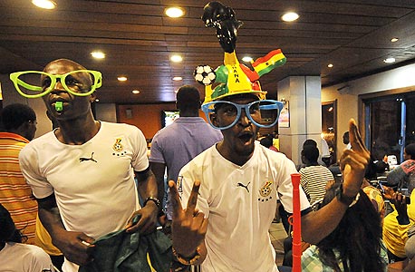 אוהדי נבחרת גאנה. הם דווקא במצב בסדר, צילום: איי אף פי