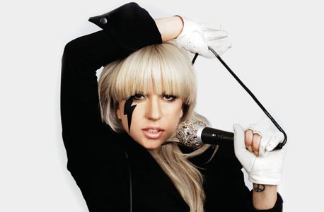 ליידי גאגא תובעת את המפיק לשעבר: אינו זכאי לחלק מהכנסותיי