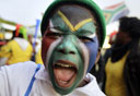 אוהד דרום אפריקאי. יותר מ-2.69 אנשים באו למשחקים במונדיאל, צילום: איי  פי 