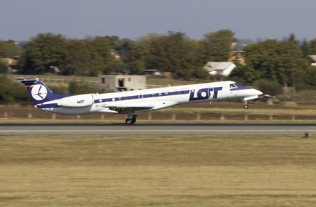 מטוס של חברת לוט, צילום: בלומברג