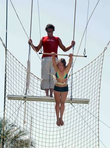 קלאב מד אילת, ברשת פתאל. פעילויות ייחודיות: מתקן טרפז, חץ וקשת, שנורקלינג