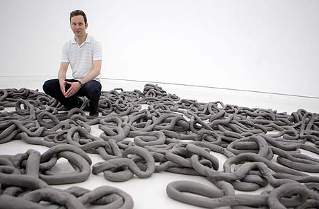 האמן דיוויד שריגלי. ערך האמנות שלו עלה 