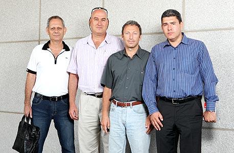 פאנל "כלכליסט". מימין לשמאל: מוטי גוטמן, משה ליכטמן, יגאל רותם ויוסי סלע