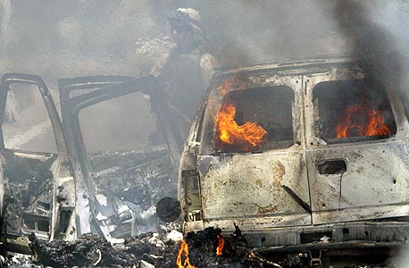 רכב שרוף כתוצאה מפעילות של אנשי בלקווטר, צילום: אי פי אי