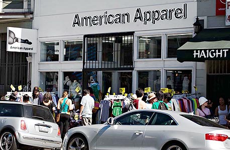 רשת חנויות הבגדים אמריקן אפארל על סף קריסה