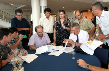 כינוס גבעות עולם. "ראיתי שאנחנו הכי קרובים לגילוי שהיינו אי פעם. הרגשתי משהו אמיתי מבחינת הנתונים, וחשבתי שאם לא אקח את העניינים לידיים ולא אוביל מהלך, לא יהיה כסף לחיפושים ותלך לנו המניה"