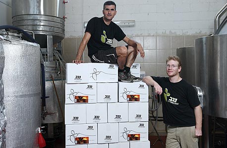 בן עשור (משמאל) "קודלר חולה בירה. אני באופן כללי יותר באגף של היין" בן עשור (משמאל) "קודלר חולה בירה. אני באופן כללי יותר באגף של היין"