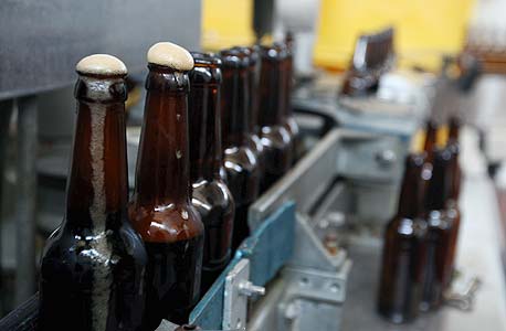 "פעם בירה ישראלית היתה גולדסטאר או מכבי והיא עלתה 22 שקל. היום אנשים מבינים שיש בירות ישראליות יוקרתיות ויקרות יותר" "פעם בירה ישראלית היתה גולדסטאר או מכבי והיא עלתה 22 שקל. היום אנשים מבינים שיש בירות ישראליות יוקרתיות ויקרות יותר"