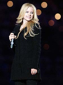 אבריל לאבין. המעריצים לא הסתפקו במקום השני אבריל לאבין. המעריצים לא הסתפקו במקום השני