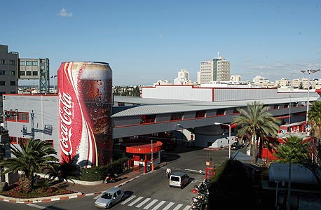 מפעלי קוקה קולה בבני ברק, צילום: אוראל כהן